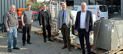 Gruppenfoto – bei Verladung der Hilfsgüter in Fulda . Foto: C. Scharf